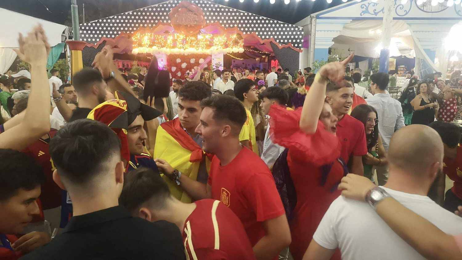 La Línea estudia proyectar una posible final del Mundial en la Caseta Municipal