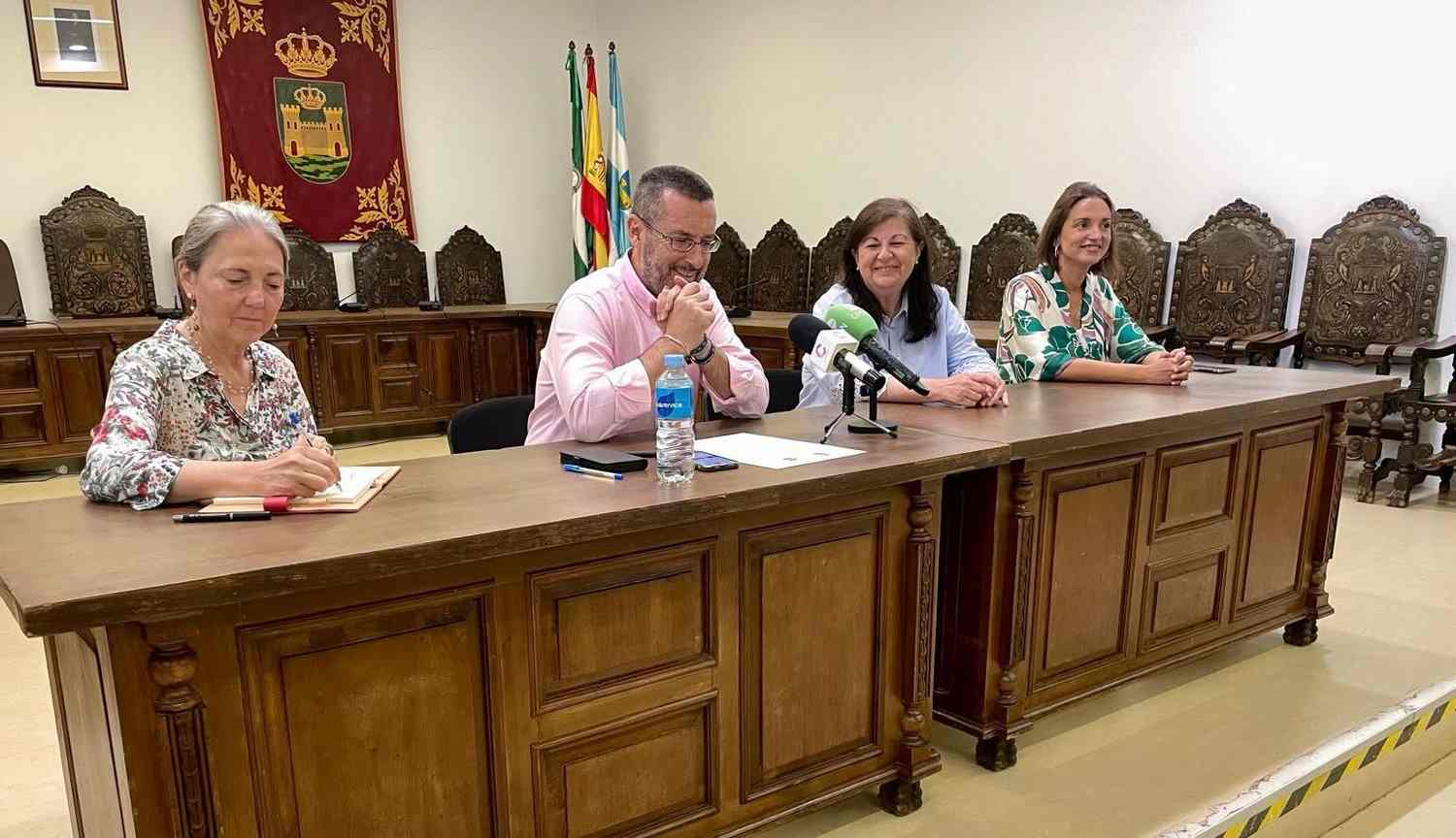 La Línea suscribe un convenio con la Uned para mantener el Aula Universitaria de Formación Permanente Senior