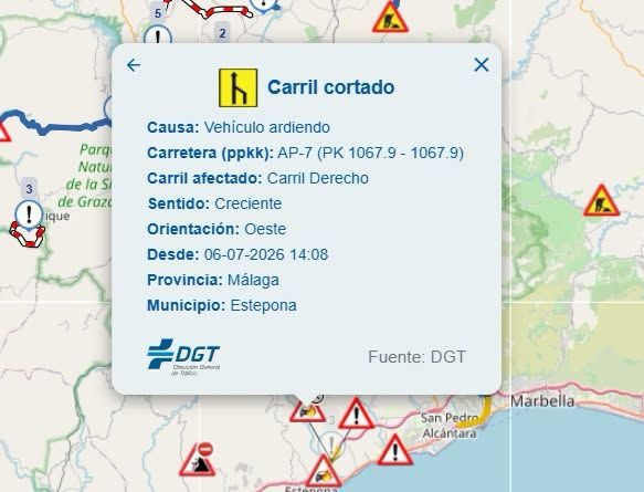 El incendio de un camión en la AP-7 a su paso por Estepona obliga al corte del tráfico en sentido Algeciras