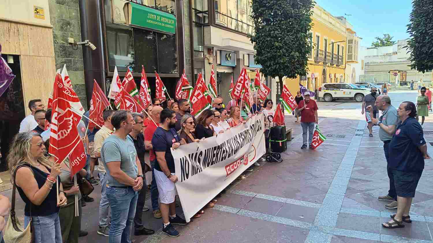 CCOO y UGT denuncian en Algeciras el “silencio patronal” tras la muerte de un trabajador en RECACOR